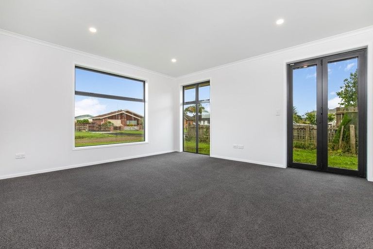 Photo of property in 17 Coolen Place, Tuakau, 2121