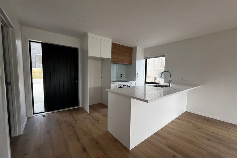 Photo of property in 21 Divich Avenue, Te Atatu South, Auckland, 0610