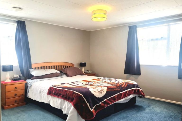 Photo of property in 12 Edelweiss Grove, Timberlea, Upper Hutt, 5018