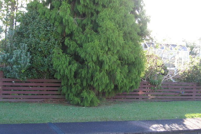 Photo of property in 2 Melanie Place, Orewa, 0931