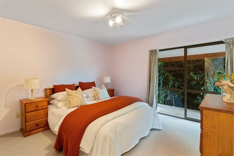 Photo of property in 2 Landing Road, Titirangi, Auckland, 0604