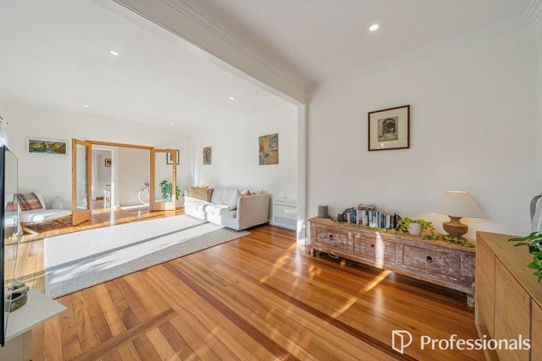 Photo of property in 31 Walter Road, Lowry Bay, Lower Hutt, 5013