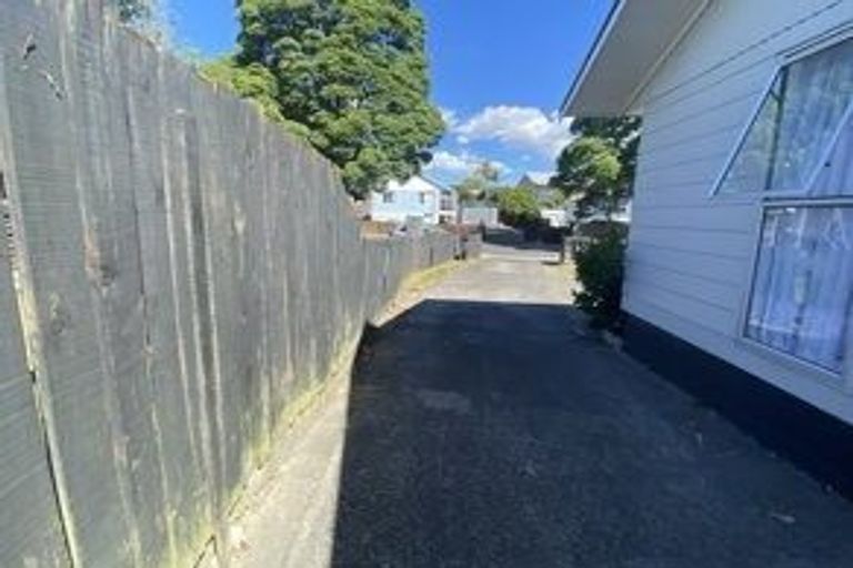 Photo of property in 4 Aden Place, Clendon Park, Auckland, 2103