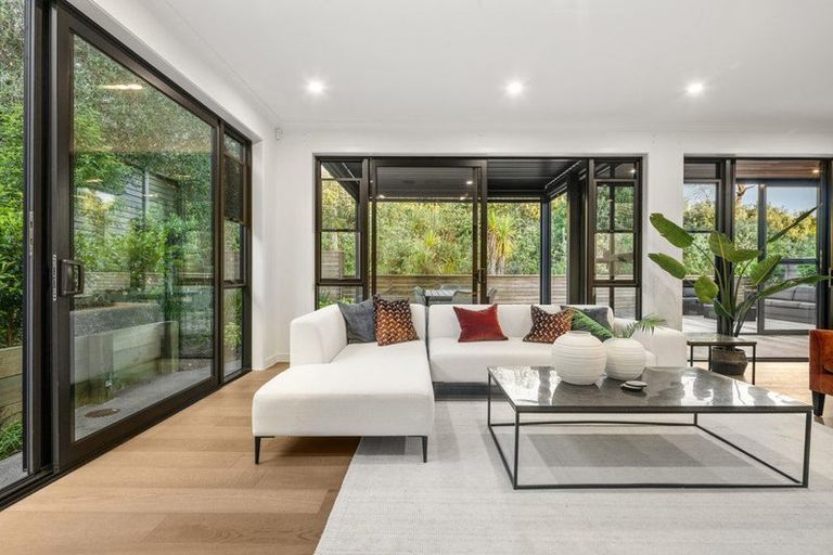 Photo of property in 5 Kina Place, Long Bay, Auckland, 0630