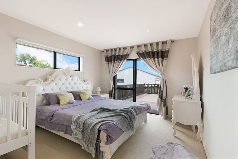 Photo of property in 17 Semillon Avenue, Henderson, Auckland, 0612