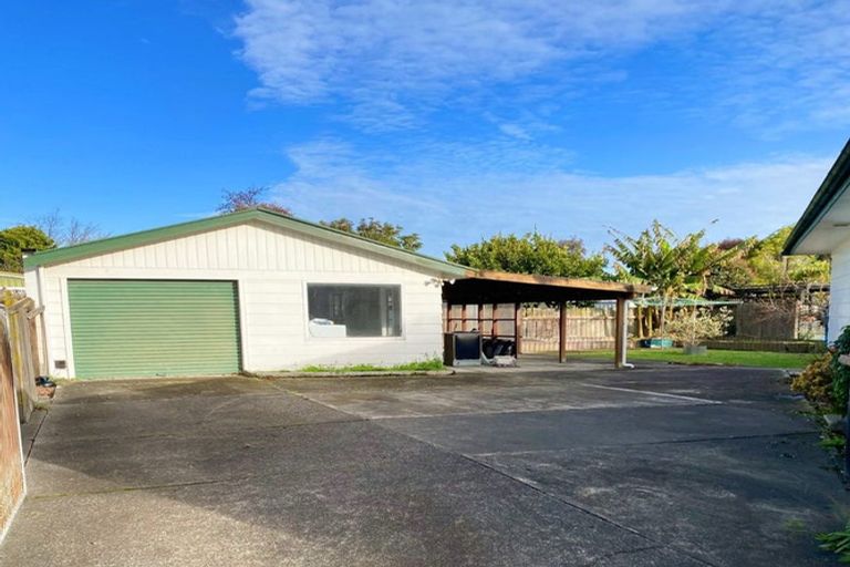 Photo of property in 14 Hillcrest Drive, Kelvin Grove, Palmerston North, 4414