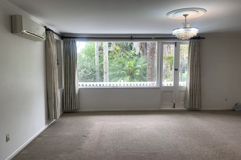 Photo of property in 72 Peach Road, Glenfield, Auckland, 0629