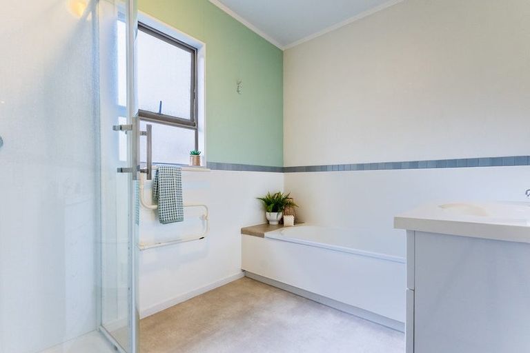 Photo of property in 2a Kokako Road, Otaihanga, Paraparaumu, 5036