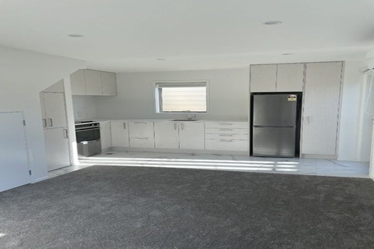 Photo of property in 2/8 Yeovil Road, Te Atatu Peninsula, Auckland, 0610