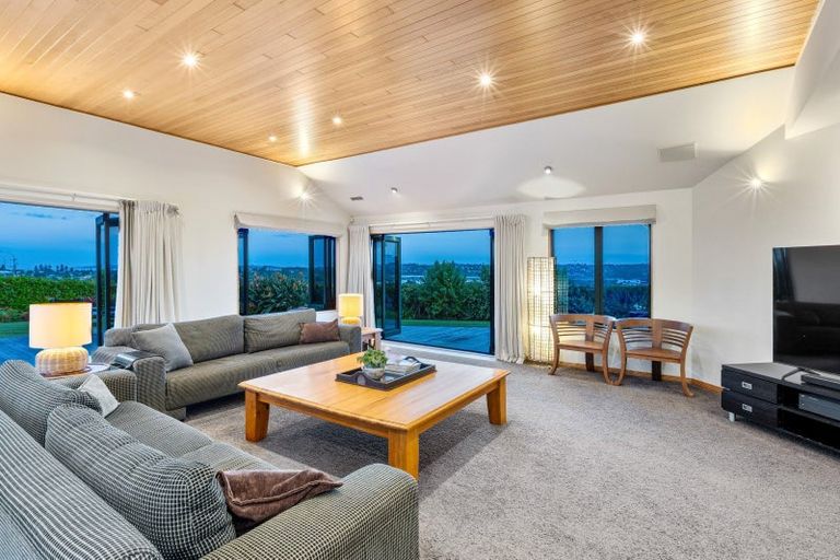Photo of property in 115 Grand Drive, Orewa, 0931
