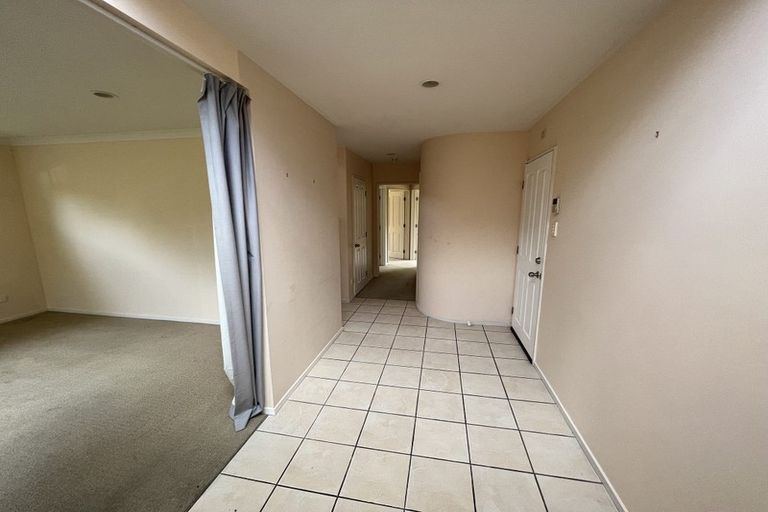 Photo of property in 12 Lone Tree Avenue, Te Atatu Peninsula, Auckland, 0610