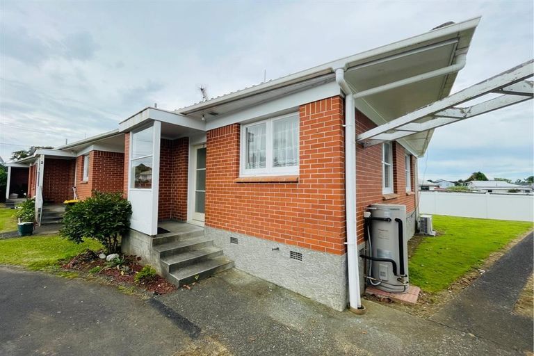 Photo of property in 1/42-44 Opaheke Road, Opaheke, Papakura, 2113
