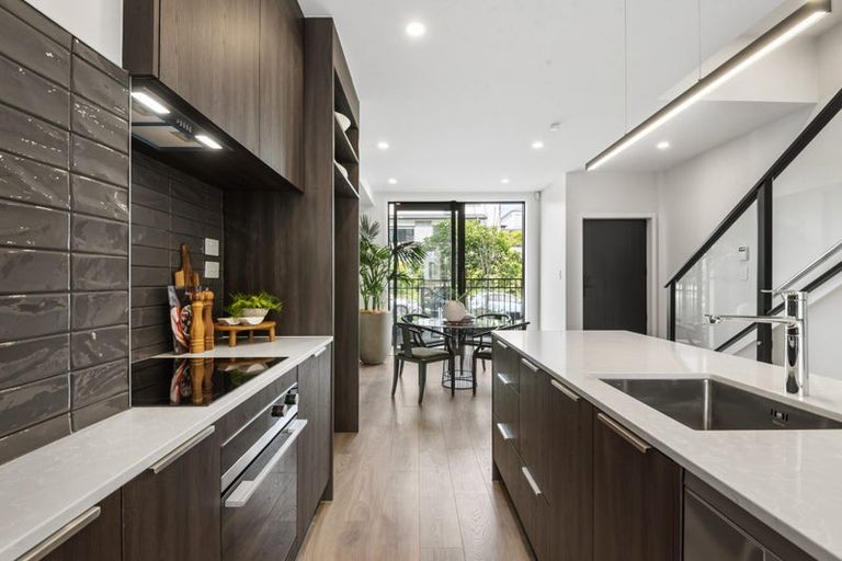 Photo of property in 2/19 Windlass Street, Long Bay, Auckland, 0630