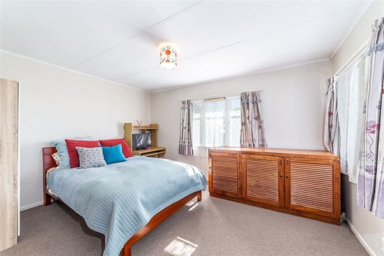 Photo of property in 65 Mcleod Road, Te Atatu South, Auckland, 0610