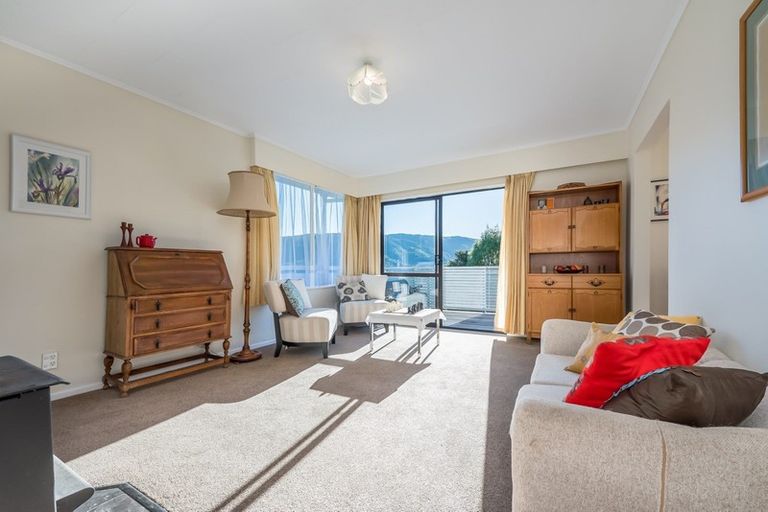 Photo of property in 32 Kingsley Street, Stokes Valley, Lower Hutt, 5019