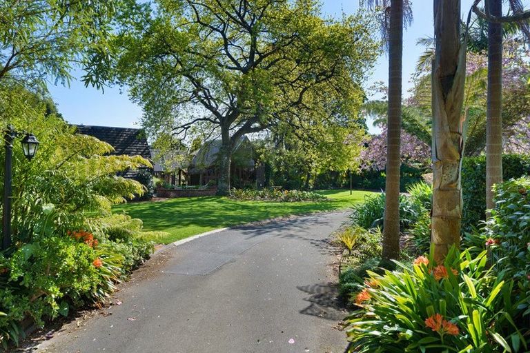 Photo of property in 9 Karaka Grove, Waikanae, 5036