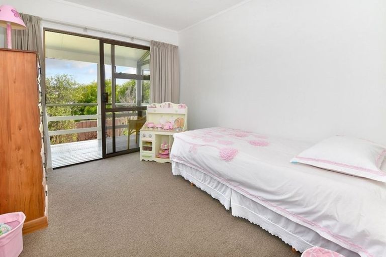 Photo of property in 14 Melandra Road, Stanmore Bay, Whangaparaoa, 0932