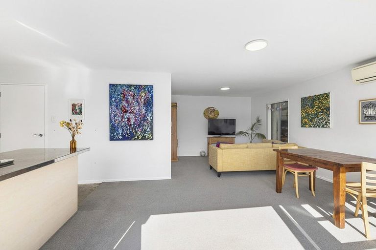 Photo of property in 24a Kellsmere Crescent, Island Bay, Wellington, 6023