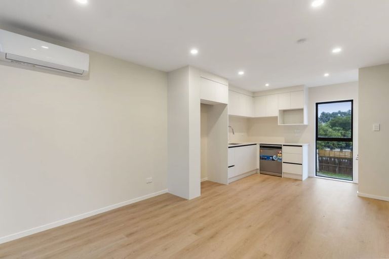 Photo of property in 8/10 Orchid Place, Te Atatu South, Auckland, 0610