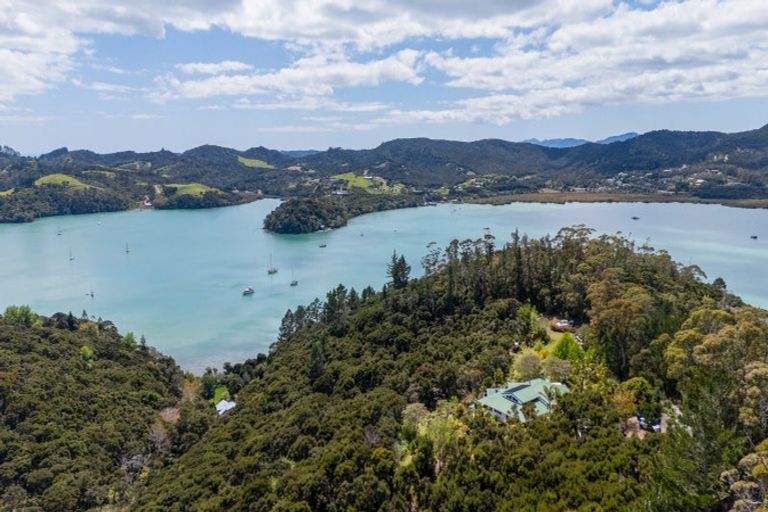 Photo of property in 104 Te Wahapu Road, Russell, 0272