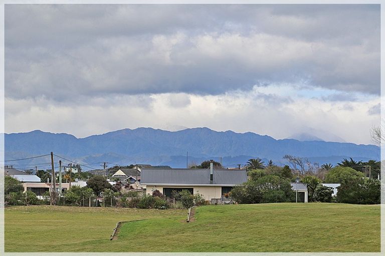 Photo of property in 65 Thomas Place, Foxton Beach, Foxton, 4815