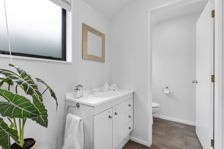 Photo of property in 5 Shastri Terrace, Khandallah, Wellington, 6035