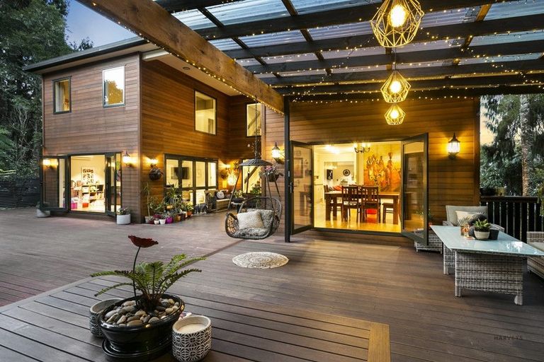 Photo of property in 32 Turanga Road, Henderson Valley, Auckland, 0612