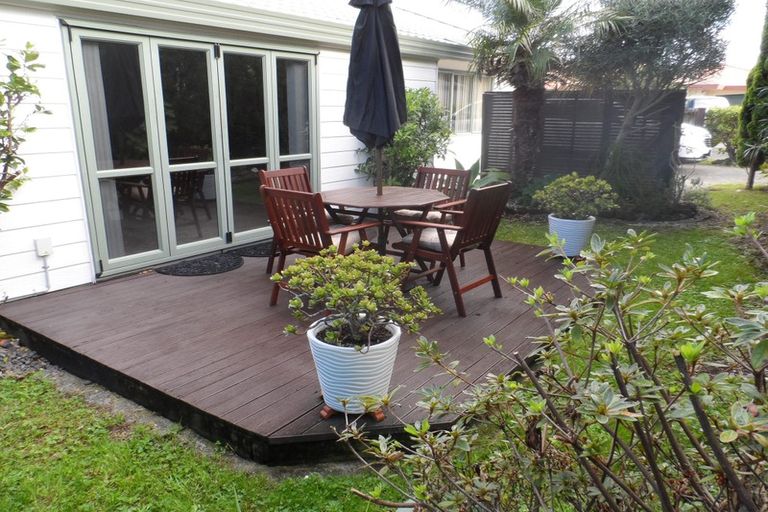 Photo of property in 2/14 Knott Road, Stanmore Bay, Whangaparaoa, 0932