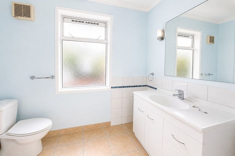 Photo of property in 43 Amapur Drive, Khandallah, Wellington, 6035