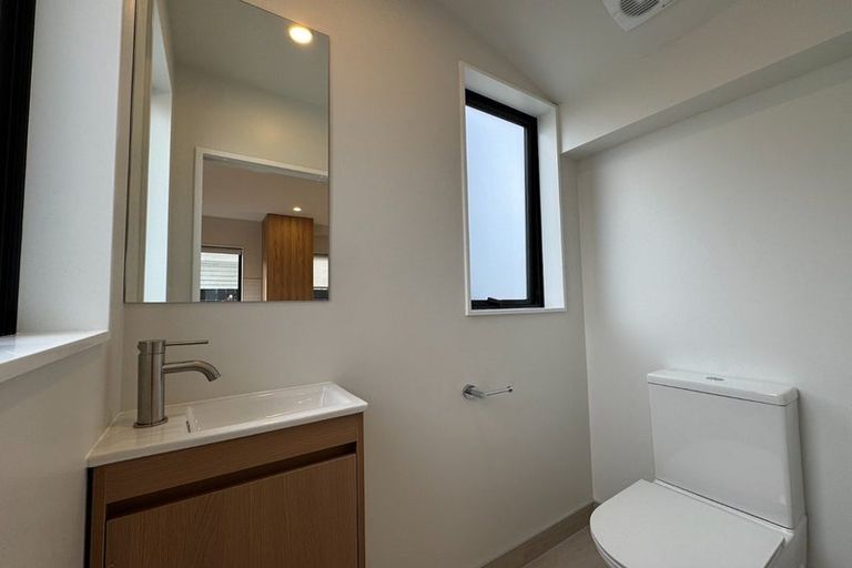 Photo of property in 2/13 Thomas Road, Mangere, Auckland, 2022