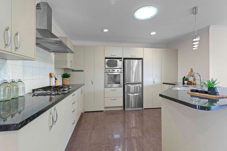 Photo of property in 2 Gibson Place, Papamoa Beach, Papamoa, 3118