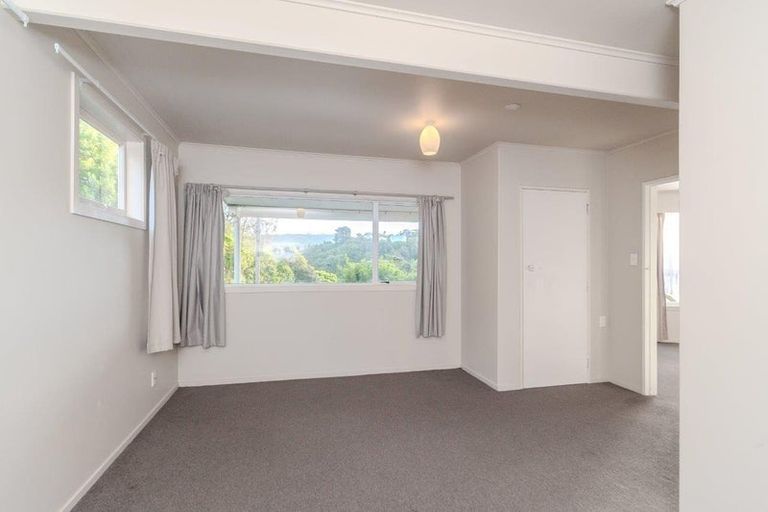 Photo of property in 106a Newlands Road, Newlands, Wellington, 6037