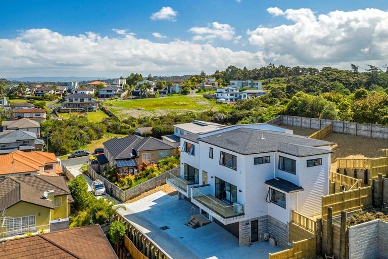 Photo of property in 15a Living Stream Road, Albany Heights, Auckland, 0632