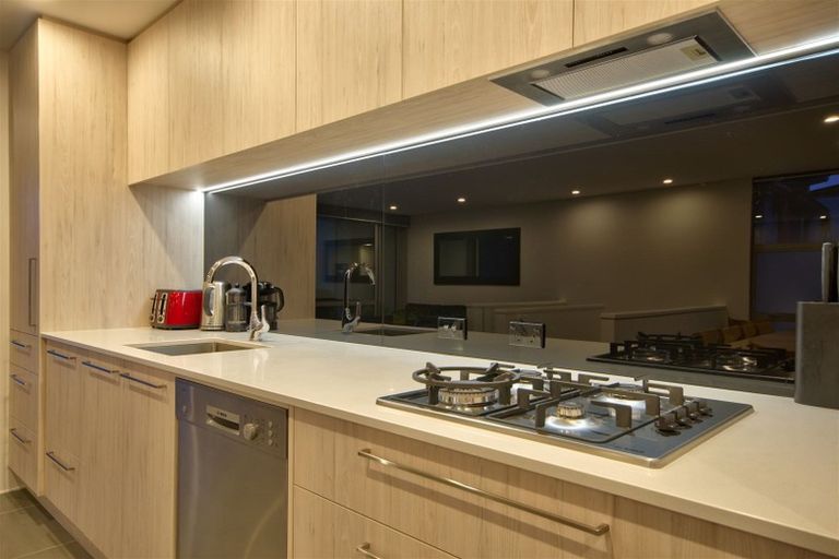 Photo of property in The Beeches Apartments, 13/60 Hallenstein Street, Queenstown, 9300