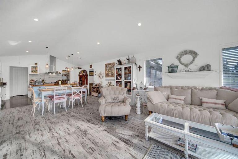 Photo of property in 2 Mercade Close, Stratford, 4332