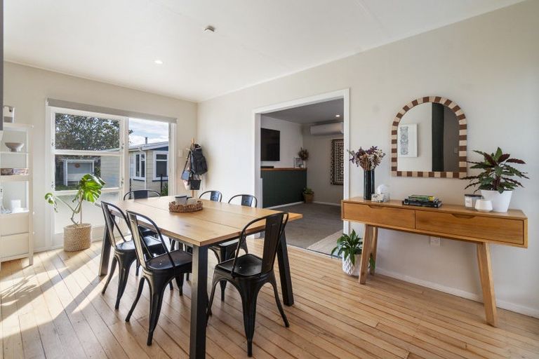 Photo of property in 18 Tararua Terrace, Cloverlea, Palmerston North, 4412