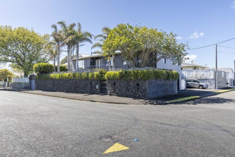Photo of property in 29 Barrett Street, Westown, New Plymouth, 4310