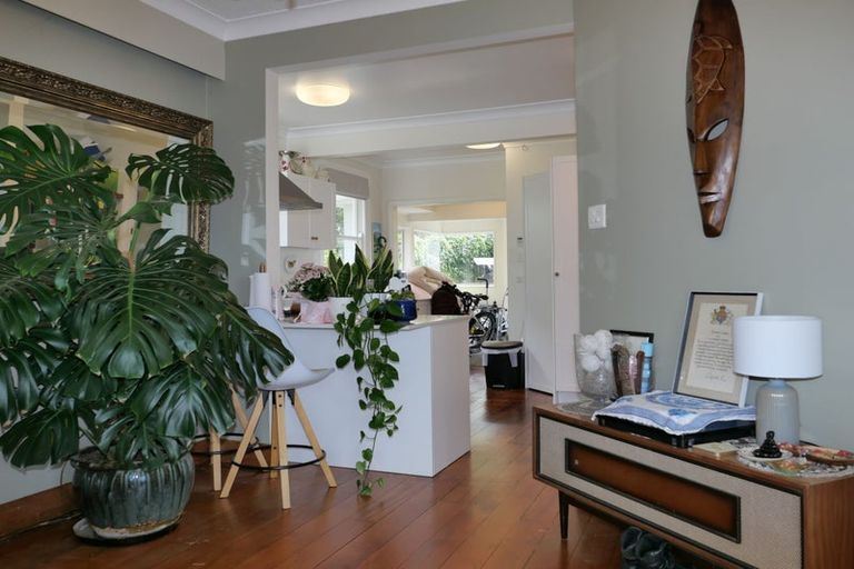 Photo of property in 125 Cashmere Avenue, Khandallah, Wellington, 6035