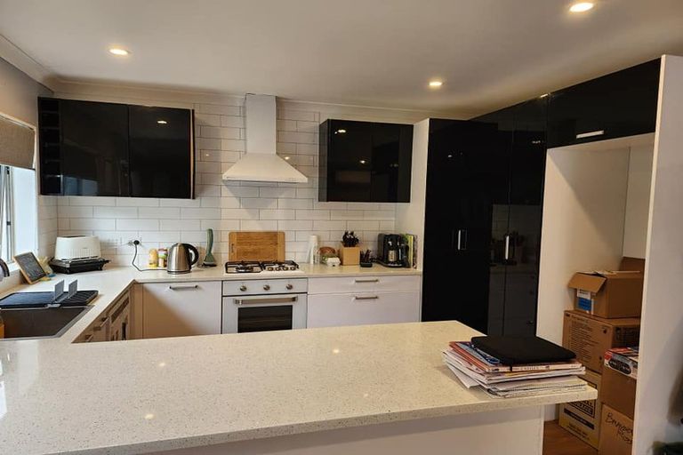 Photo of property in 24 Holt Avenue, Torbay, Auckland, 0630