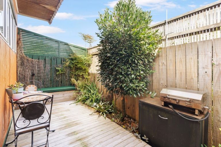 Photo of property in 2/2a Eskdale Road, Birkdale, Auckland, 0626