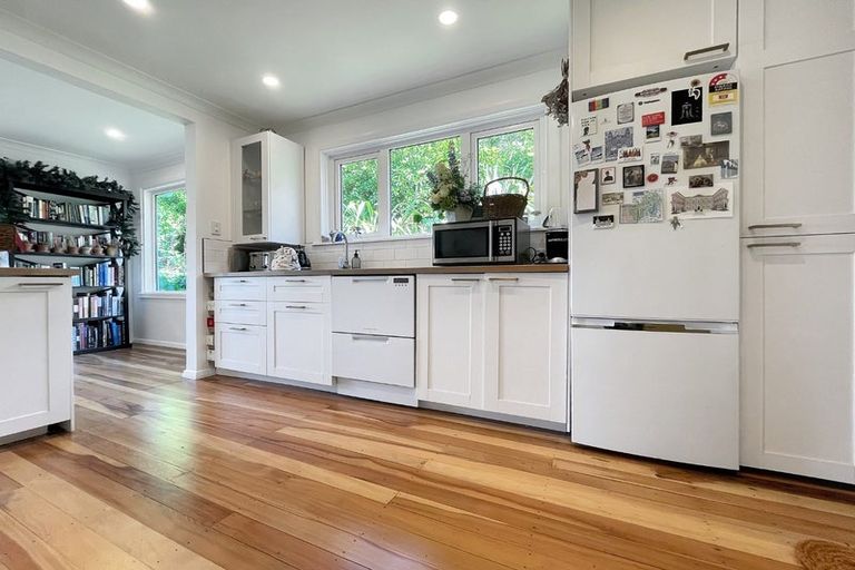 Photo of property in 28 Montgomery Avenue, Karori, Wellington, 6012