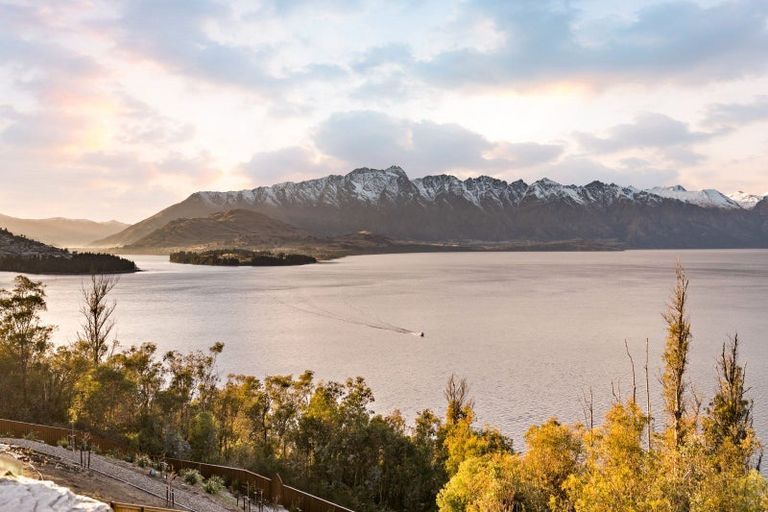 Photo of property in 9 Crystal Lane, Fernhill, Queenstown, 9300