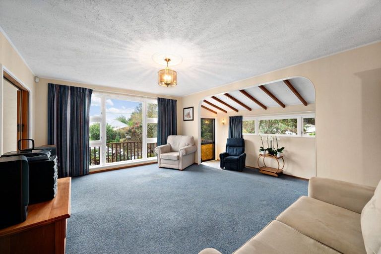 Photo of property in 7 Turville Crescent, Newlands, Wellington, 6037