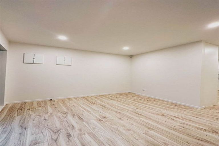 Photo of property in 21f Craigbank Avenue, New Lynn, Auckland, 0600