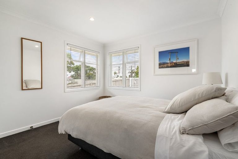 Photo of property in 4/37 Onewa Road, Northcote, Auckland, 0627