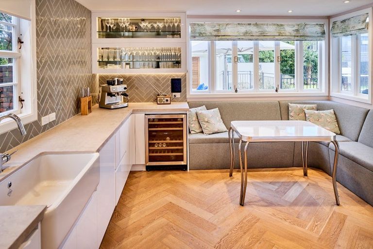 Photo of property in 25 Cheviot Road, Lowry Bay, Lower Hutt, 5013