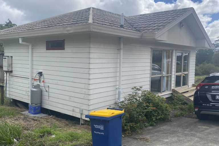 Photo of property in 109-111 Parrs Cross Road, Glen Eden, Auckland, 0612