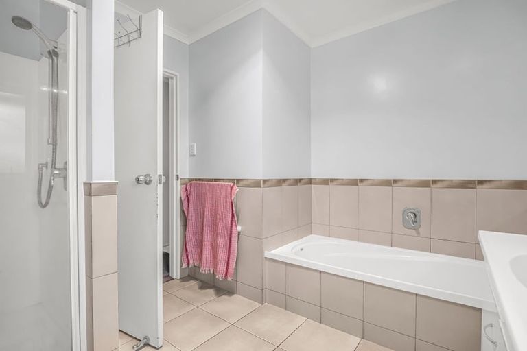 Photo of property in 54 Magic Way, Randwick Park, Auckland, 2105