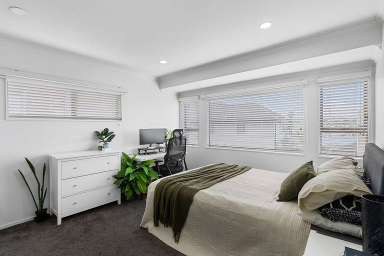 Photo of property in 2/36 Browns Bay Road, Rothesay Bay, Auckland, 0630