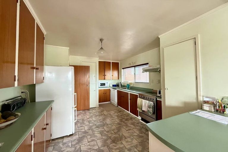 Photo of property in 8 Kowhai Road, Campbells Bay, Auckland, 0630